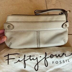 Fossil Fifty-four Creme Ivory Leather Zippered Wristlet Pouch Clutch